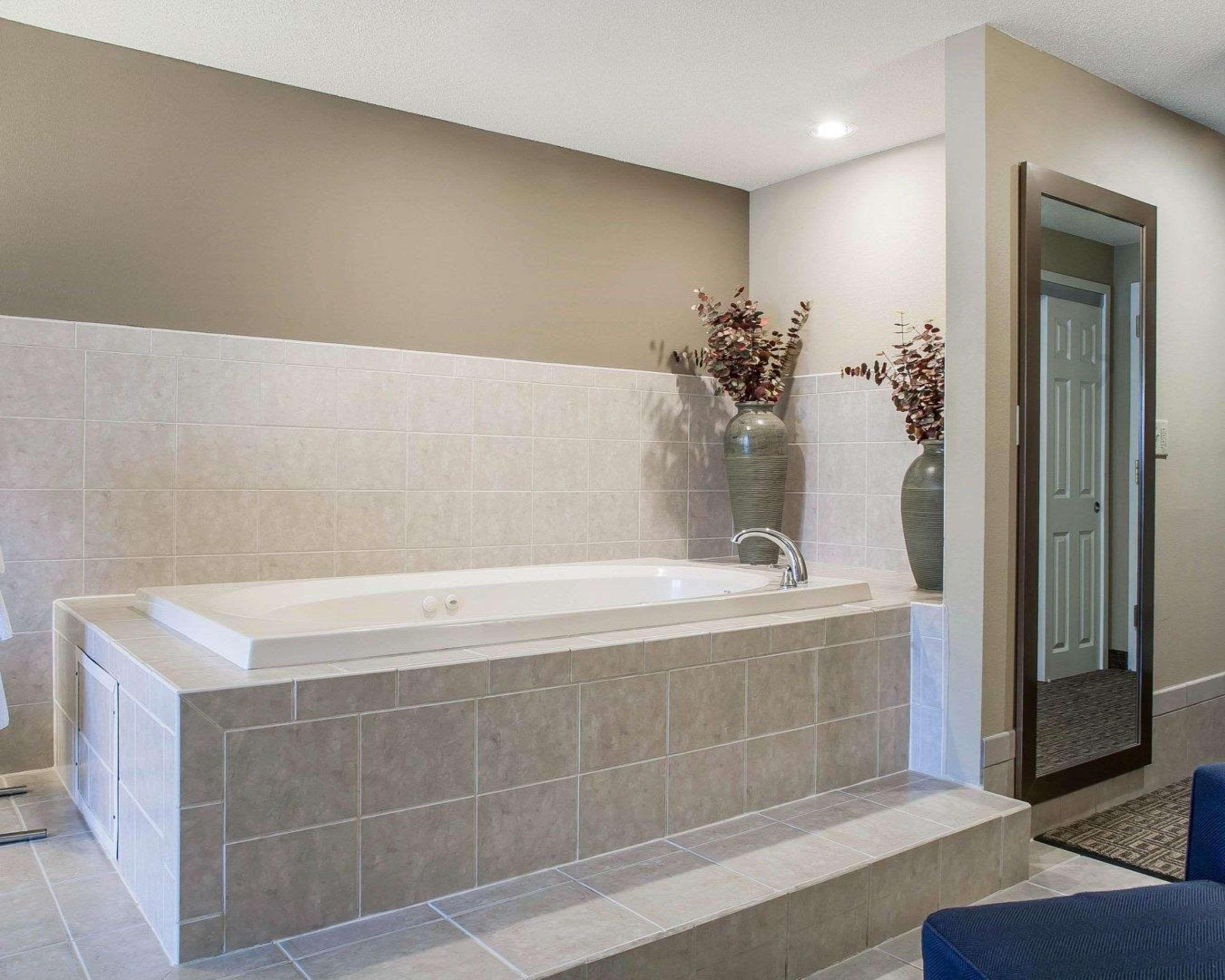 Comfort Inn & Suites Sturbridge-Brimfield Bagian luar foto