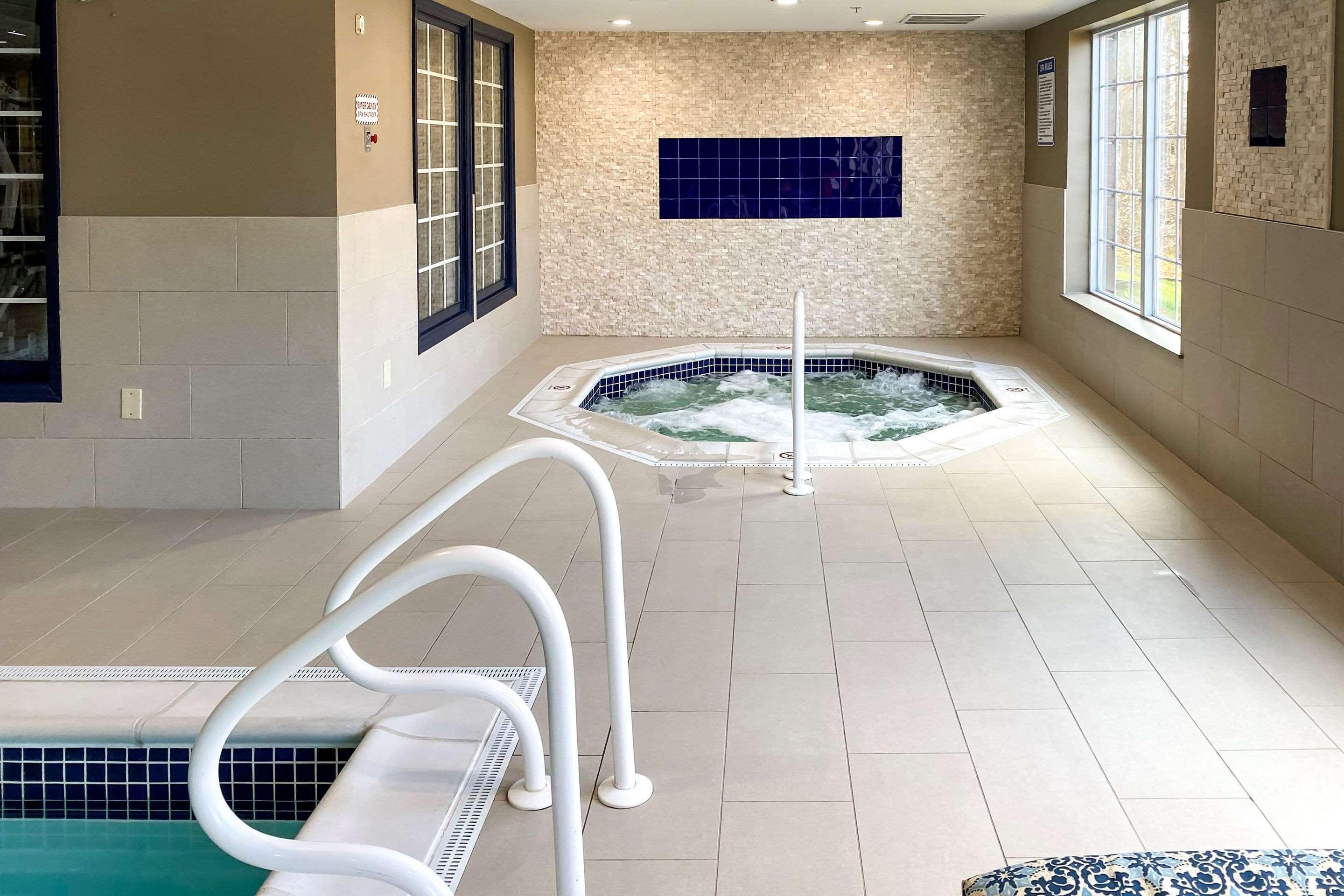 Comfort Inn & Suites Sturbridge-Brimfield Bagian luar foto