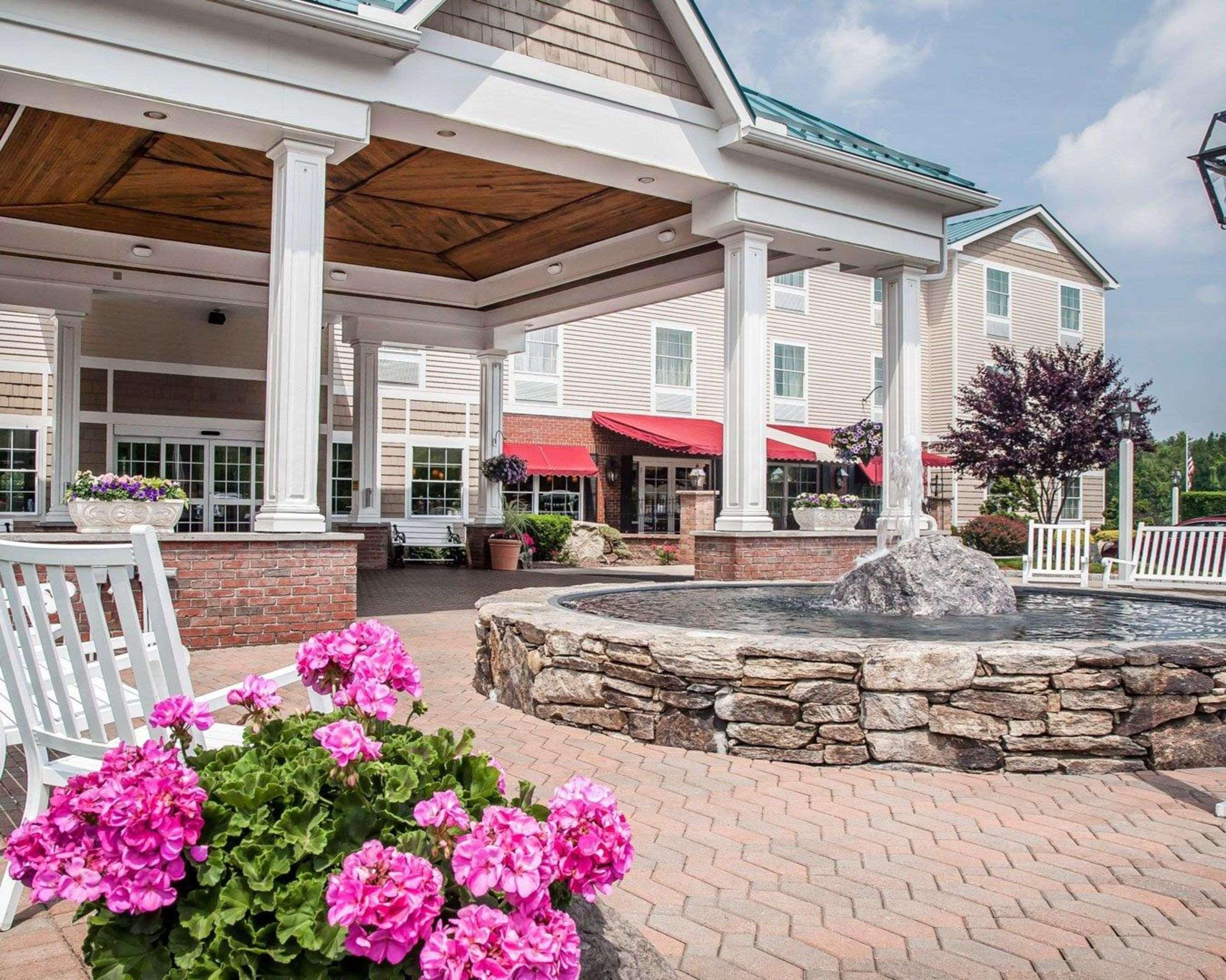 Comfort Inn & Suites Sturbridge-Brimfield Bagian luar foto
