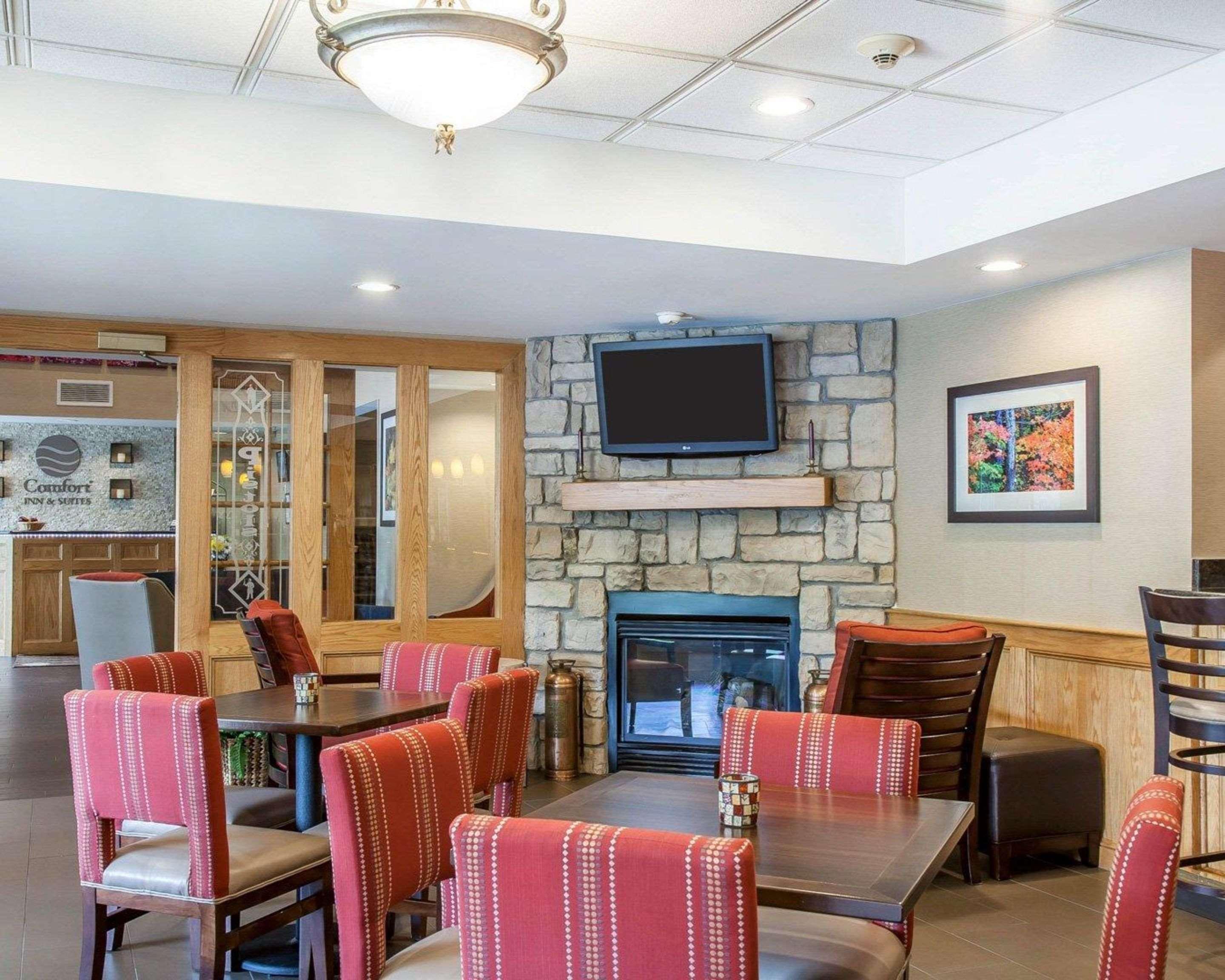Comfort Inn & Suites Sturbridge-Brimfield Bagian luar foto