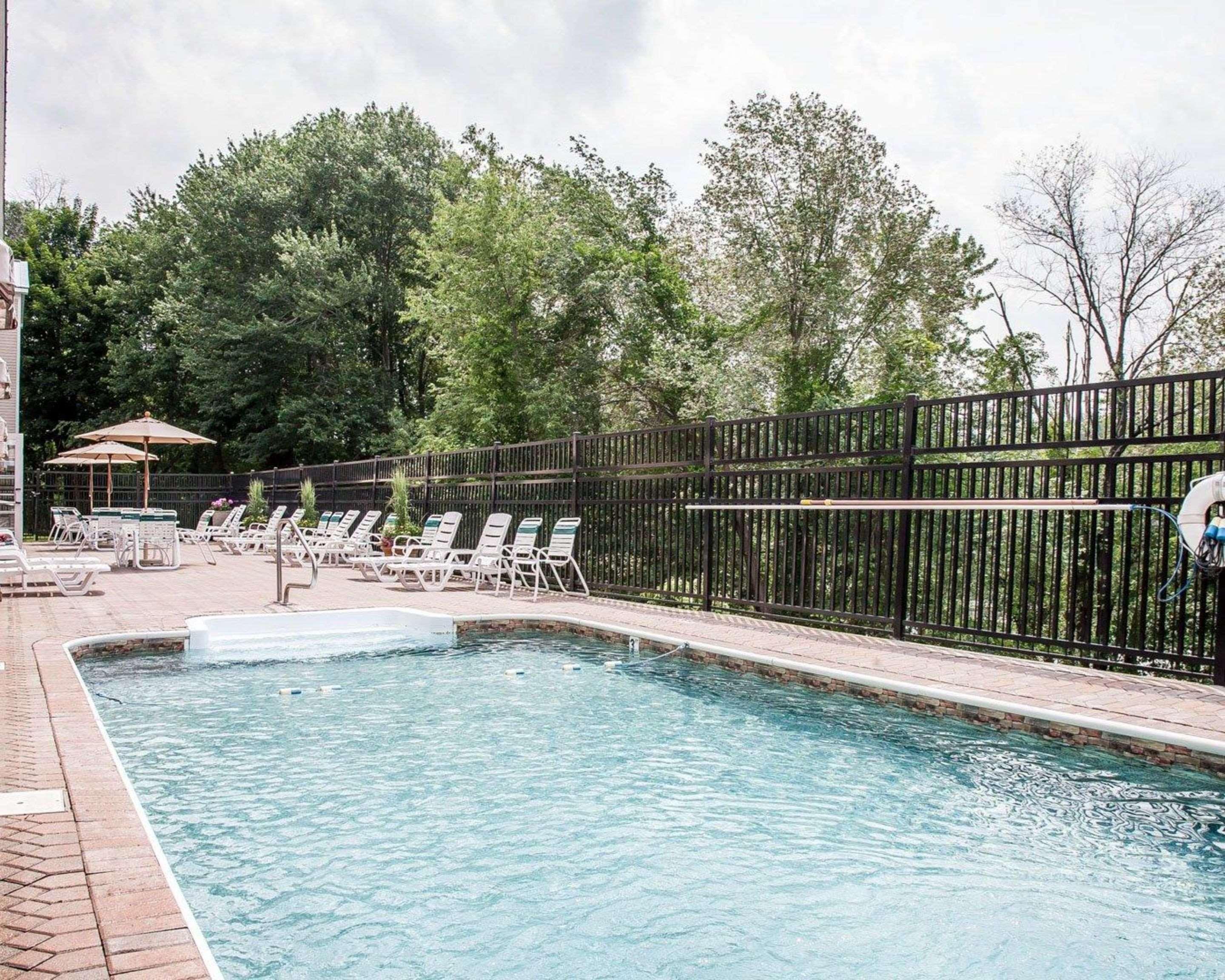 Comfort Inn & Suites Sturbridge-Brimfield Bagian luar foto