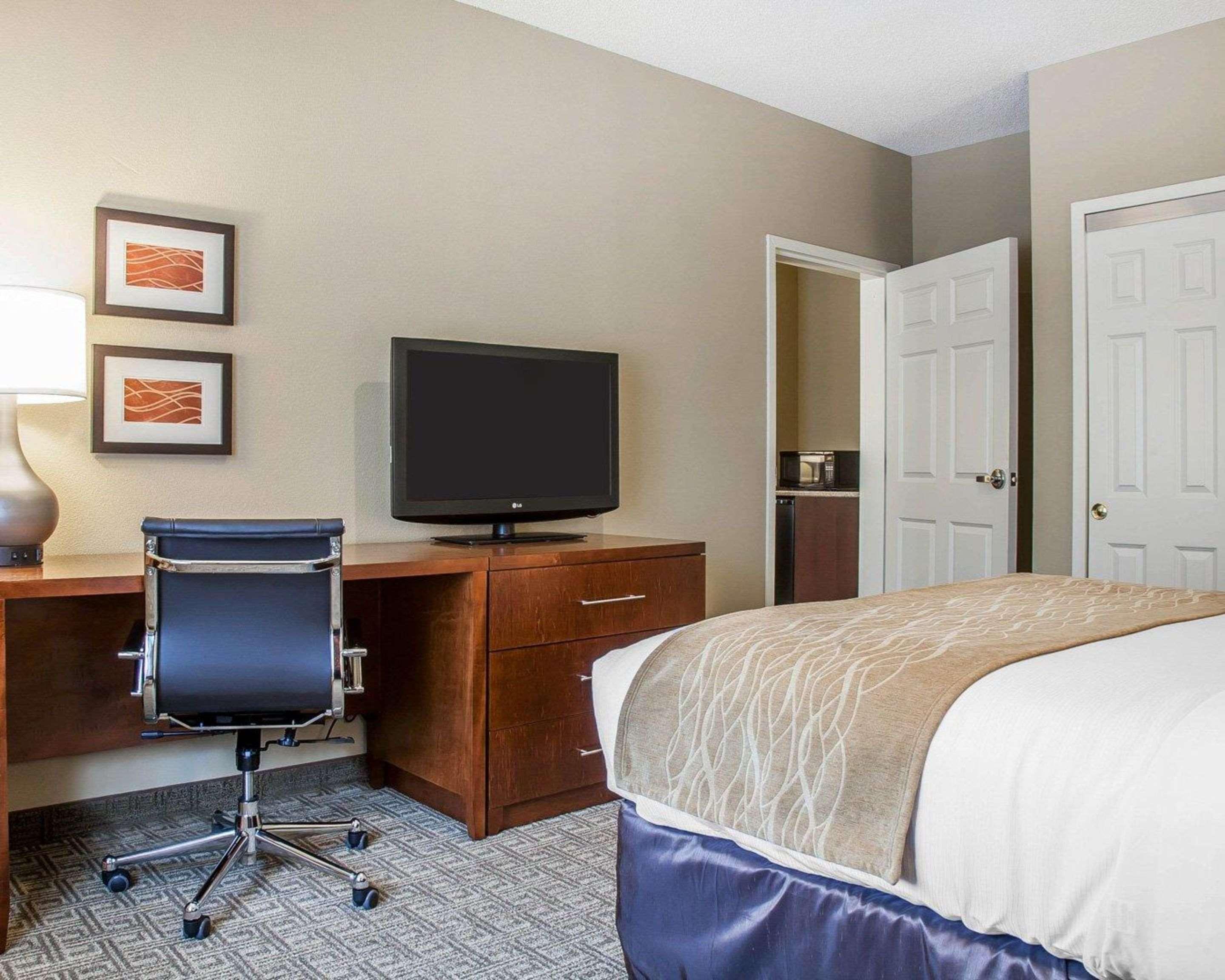 Comfort Inn & Suites Sturbridge-Brimfield Bagian luar foto