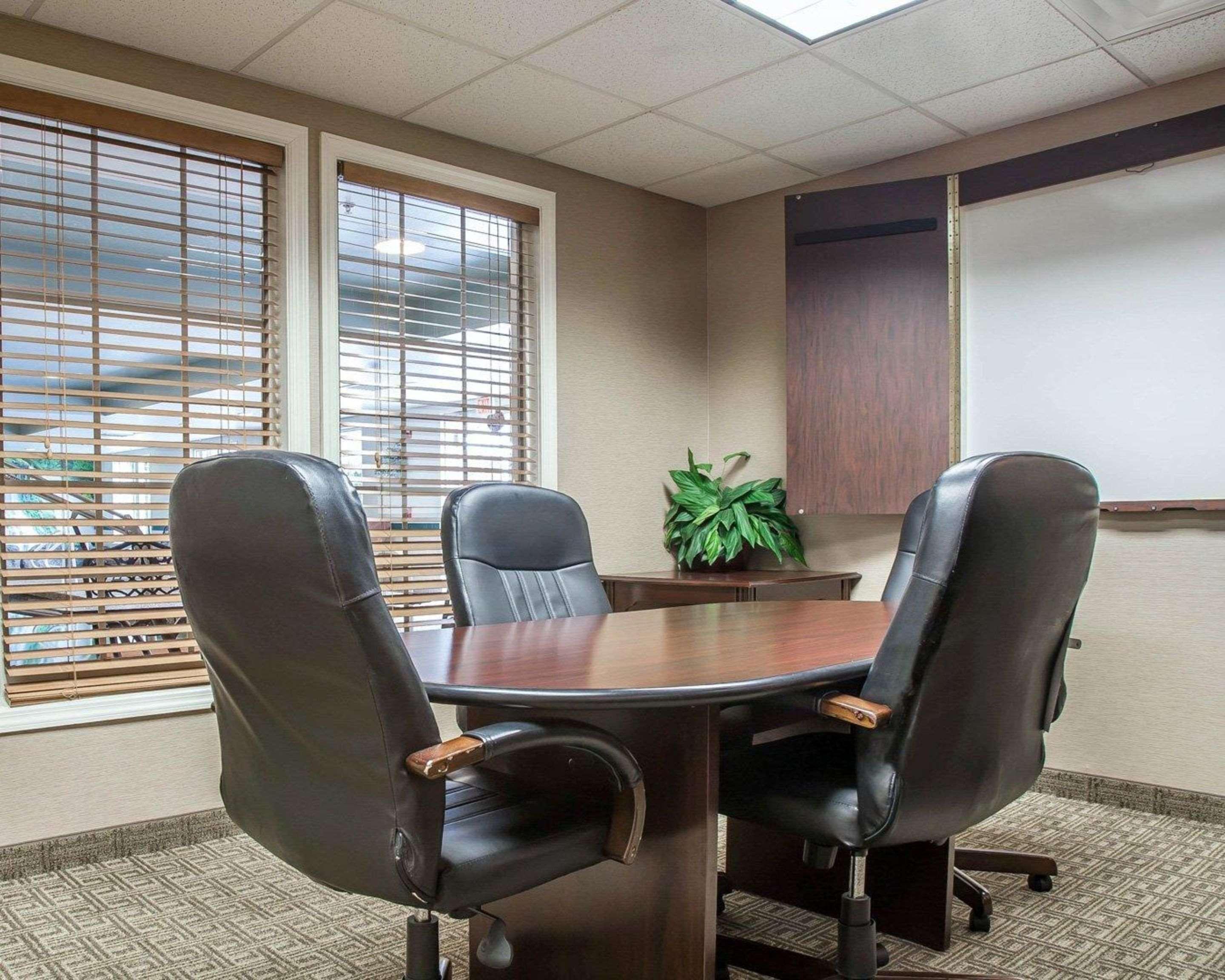 Comfort Inn & Suites Sturbridge-Brimfield Bagian luar foto