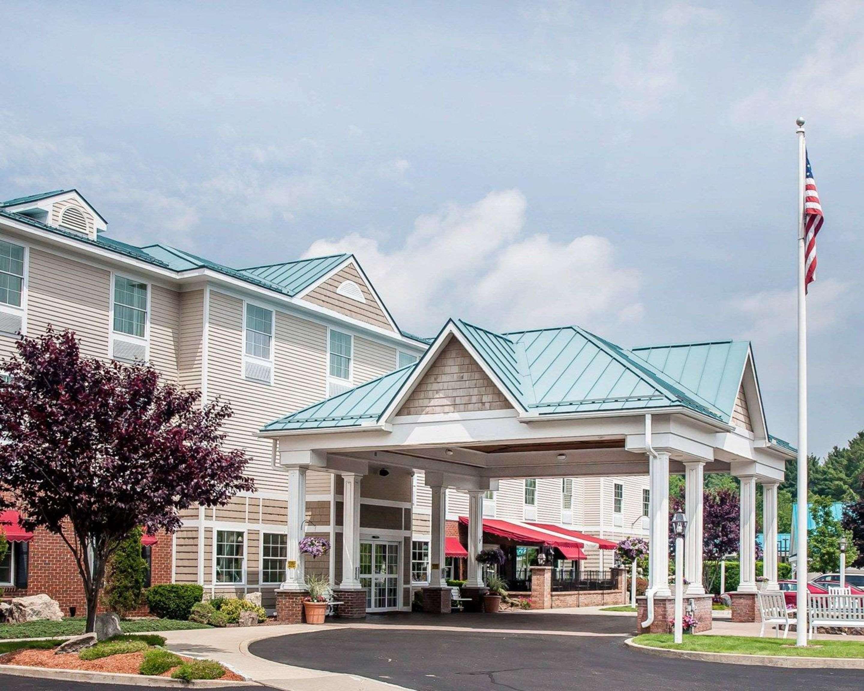 Comfort Inn & Suites Sturbridge-Brimfield Bagian luar foto