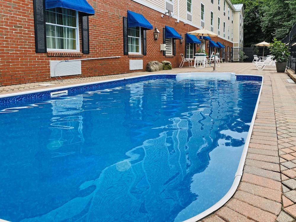 Comfort Inn & Suites Sturbridge-Brimfield Bagian luar foto