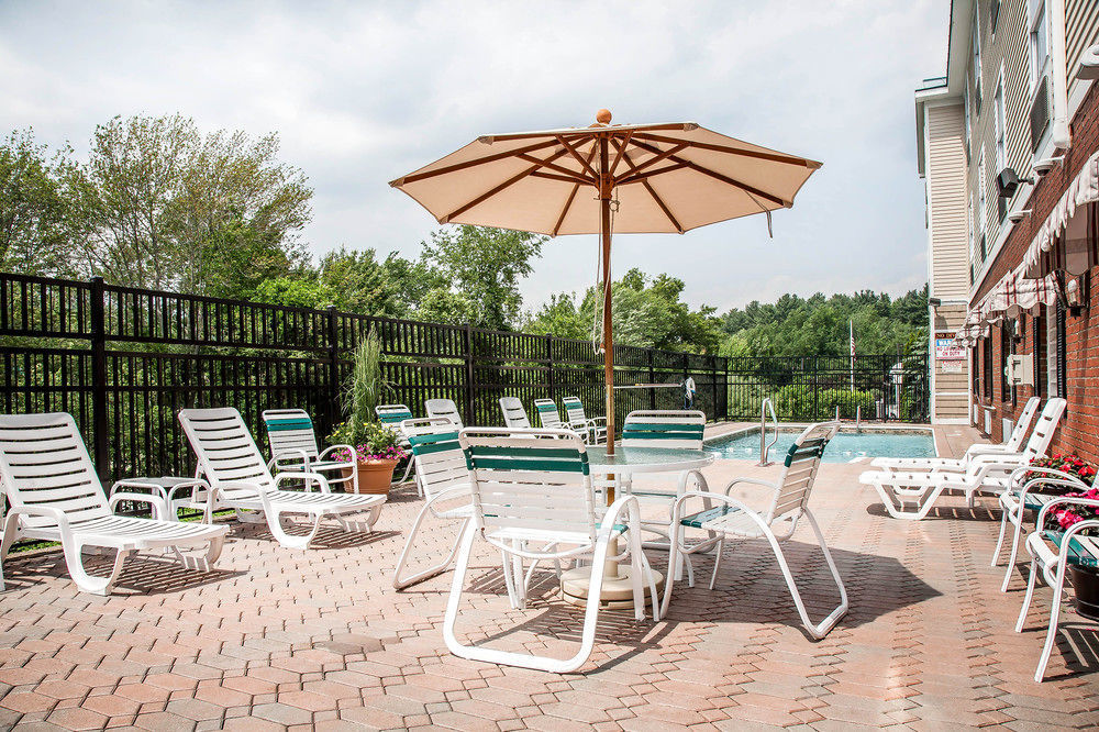Comfort Inn & Suites Sturbridge-Brimfield Bagian luar foto